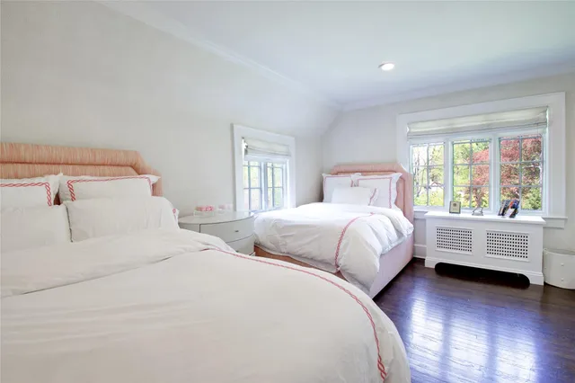 $5,498,000 | 30 Bonnie Heights Road, Manhasset, NY 11030