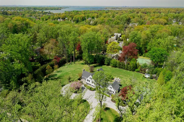 $5,498,000 | 30 Bonnie Heights Road, Manhasset, NY 11030