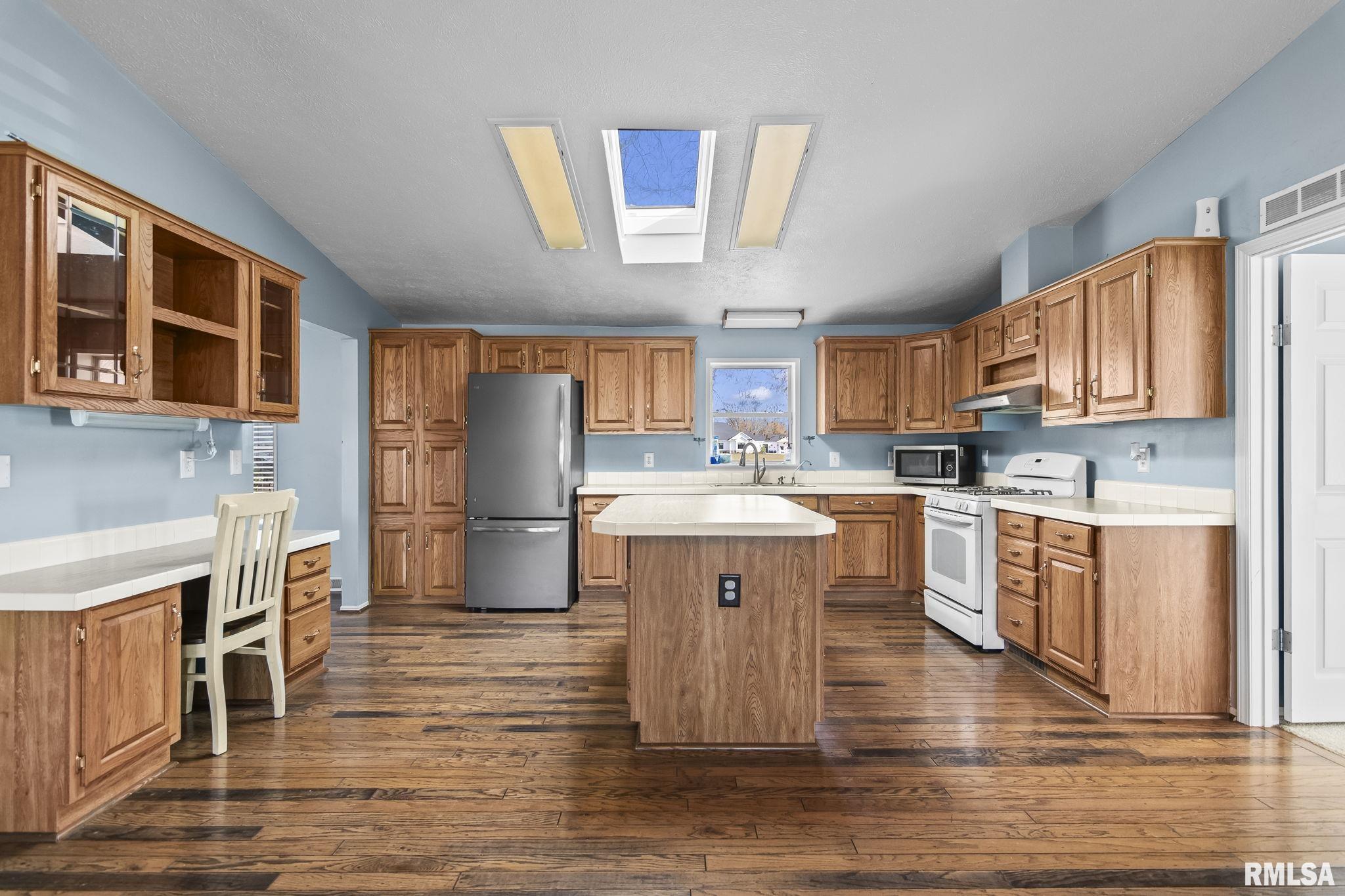 2265 Jostes Road Rochester, IL 62563 - Photo 14 of 53