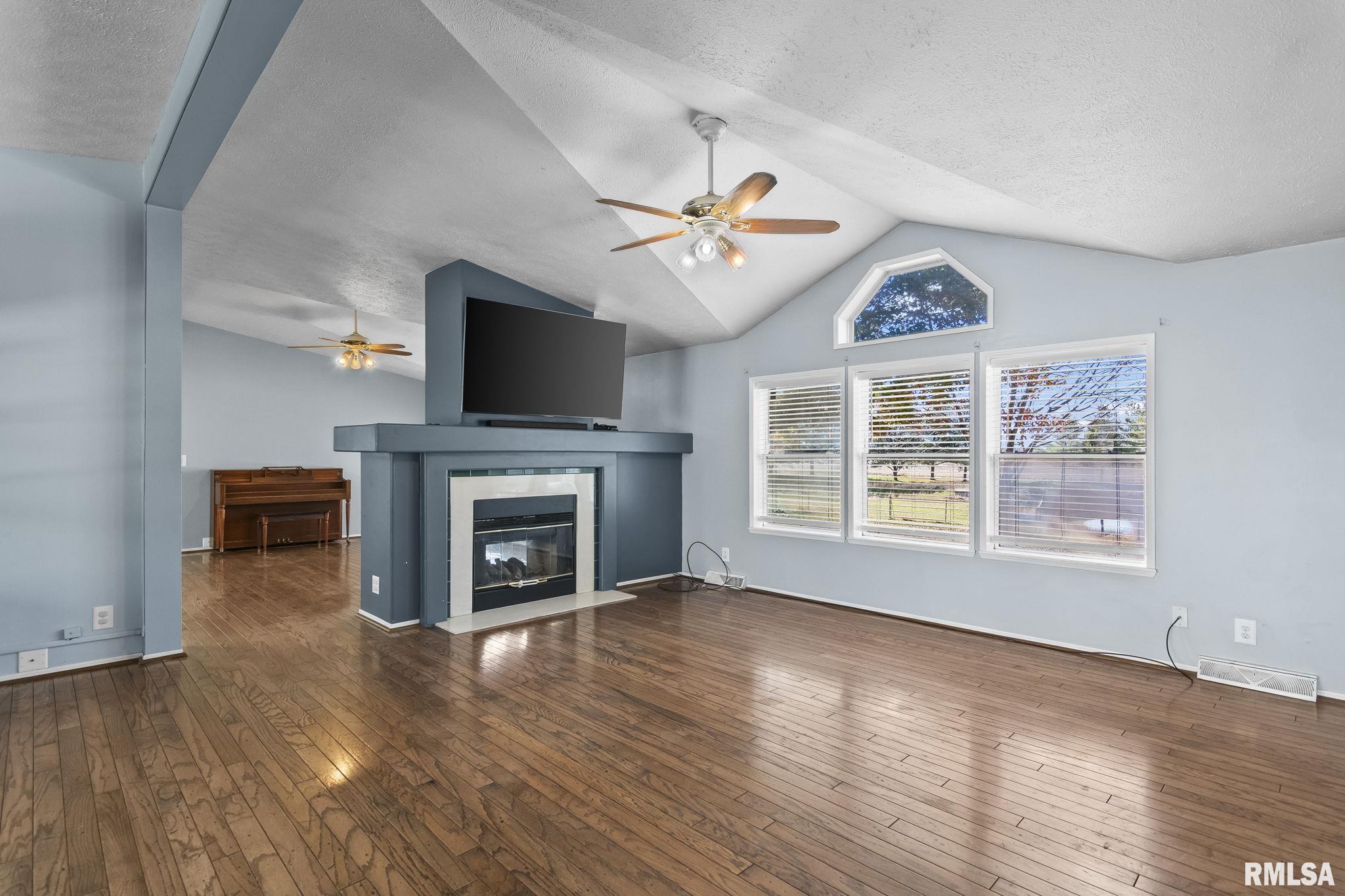 2265 Jostes Road Rochester, IL 62563 - Photo 8 of 53