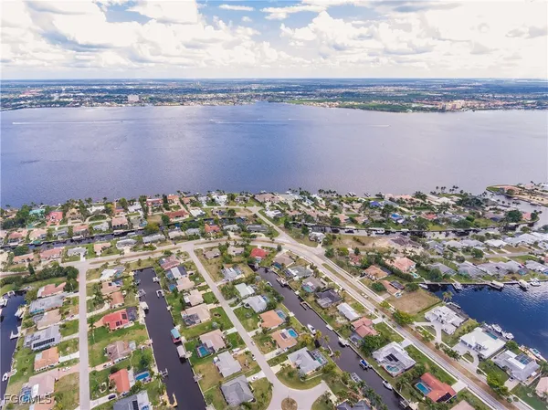 $7,500 | 1424 Windsor Court, Cape Coral, FL 33904