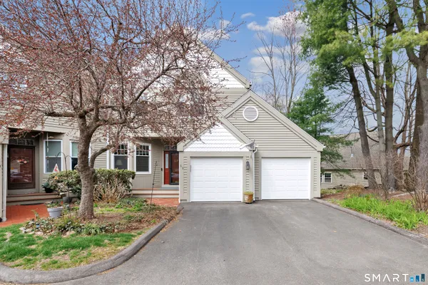 $579,000 | 11 Greystone, Unit 11, Shelton, CT 06484