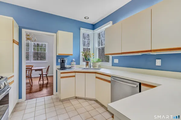 $579,000 | 11 Greystone, Unit 11, Shelton, CT 06484