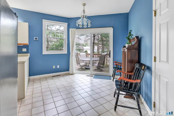 $579,000 | 11 Greystone, Unit 11, Shelton, CT 06484