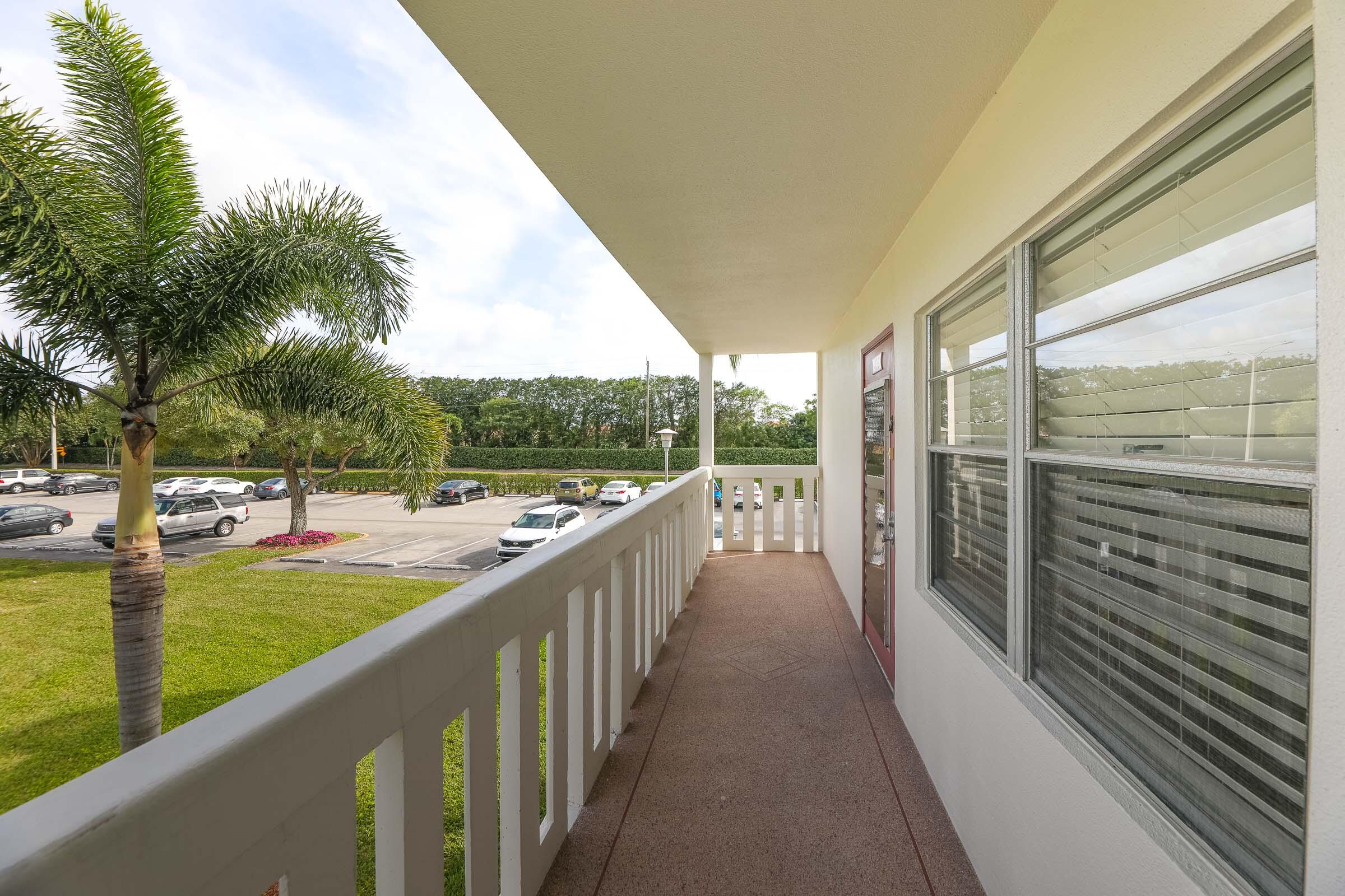 435 Fanshaw North, Unit K Boca Raton, FL 33434 - Photo 4 of 29 Photo-3