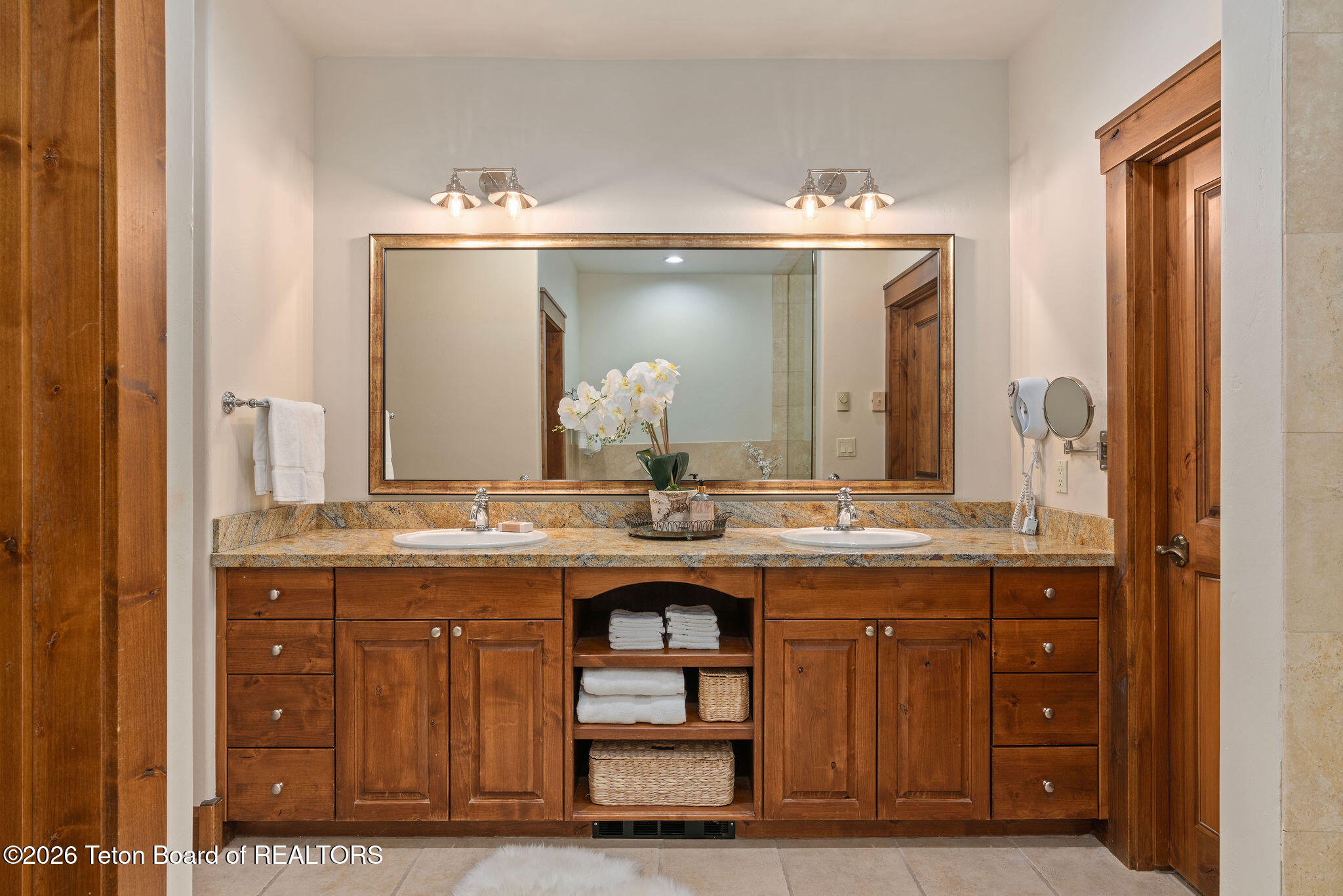 536 Snow King Loop Road, Unit 3630 Jackson, WY 83001 - Photo 7 of 42 Primary bath