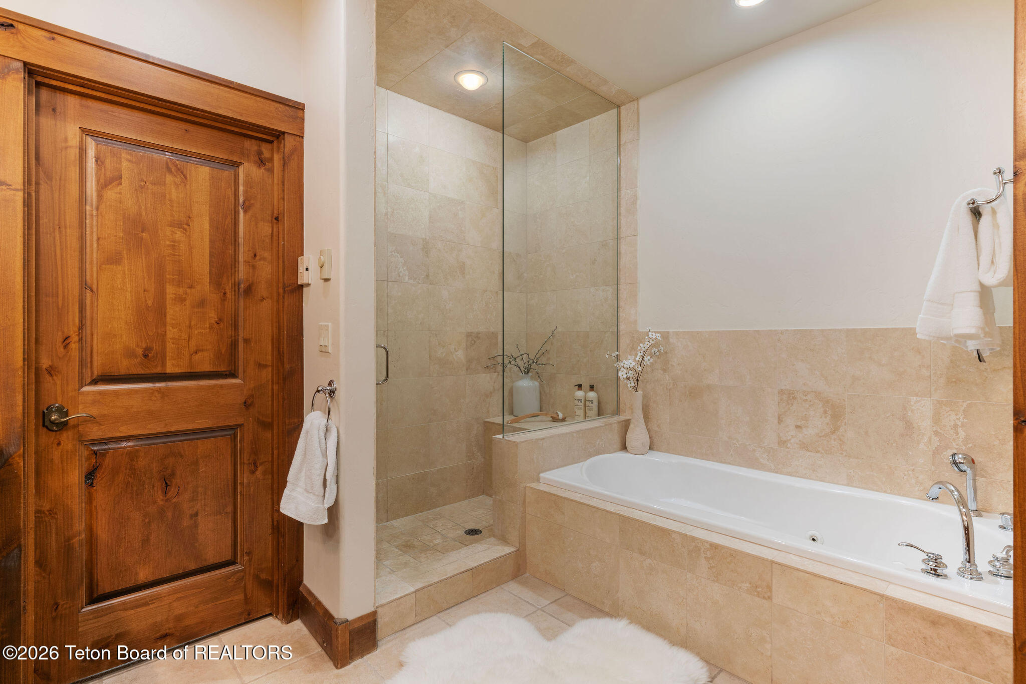 536 Snow King Loop Road, Unit 3630 Jackson, WY 83001 - Photo 8 of 42 Primary bath