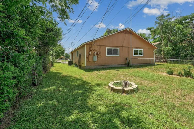 a house view with a backyard space