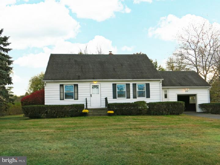252 Pennington Harbourton Road Pennington, NJ 08534 - Photo 1 of 21 Exterior Front