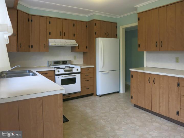252 Pennington Harbourton Road Pennington, NJ 08534 - Photo 5 of 21 Kitchen