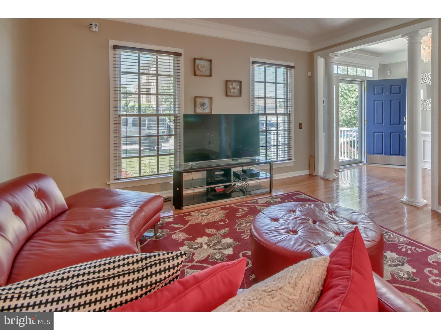 1625 Silver Birch Road Huntingdon Valley, PA 19006 - Photo 4 of 24 Living Room