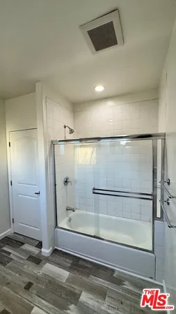 $2,900 | 15360 Wyandotte Street, Van Nuys, CA 91406