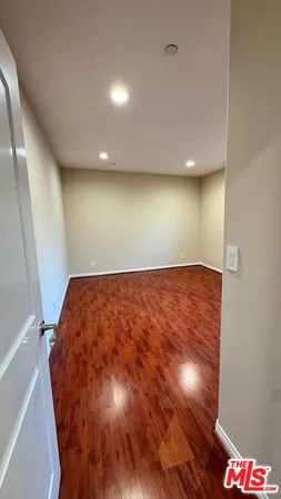 $2,900 | 15360 Wyandotte Street, Van Nuys, CA 91406