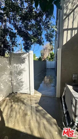 $2,900 | 15360 Wyandotte Street, Van Nuys, CA 91406