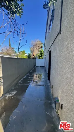 $2,900 | 15360 Wyandotte Street, Van Nuys, CA 91406