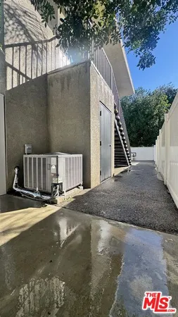 $2,900 | 15360 Wyandotte Street, Van Nuys, CA 91406