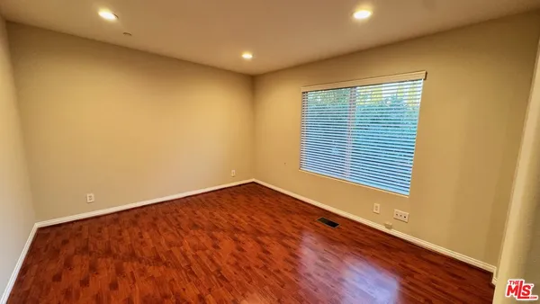 $2,900 | 15360 Wyandotte Street, Van Nuys, CA 91406