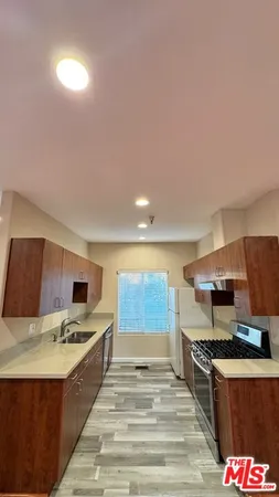 $2,900 | 15360 Wyandotte Street, Van Nuys, CA 91406
