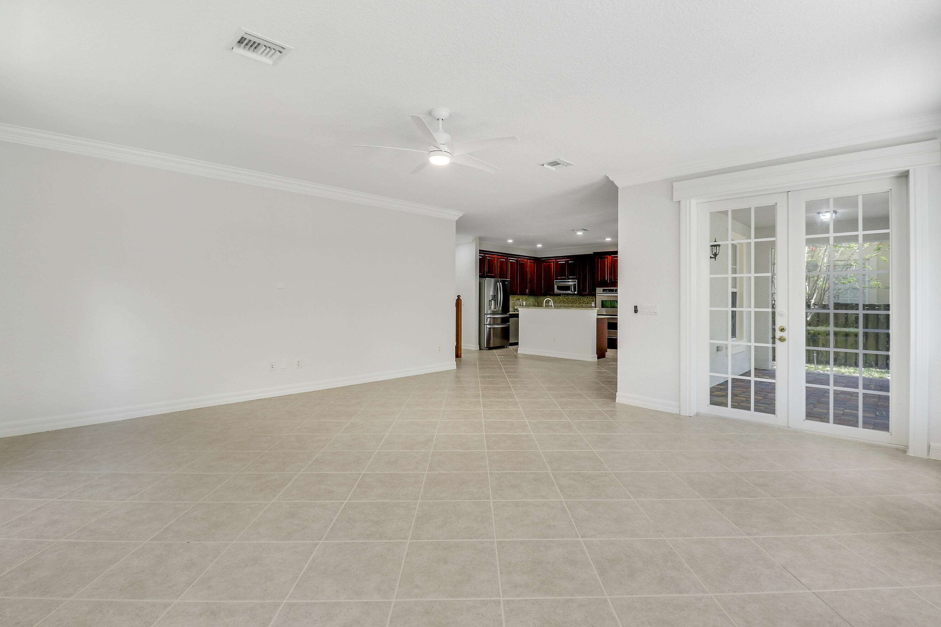 112 Dunmore Drive Jupiter, FL 33458 - Photo 15 of 43 Great room off of Kitchen