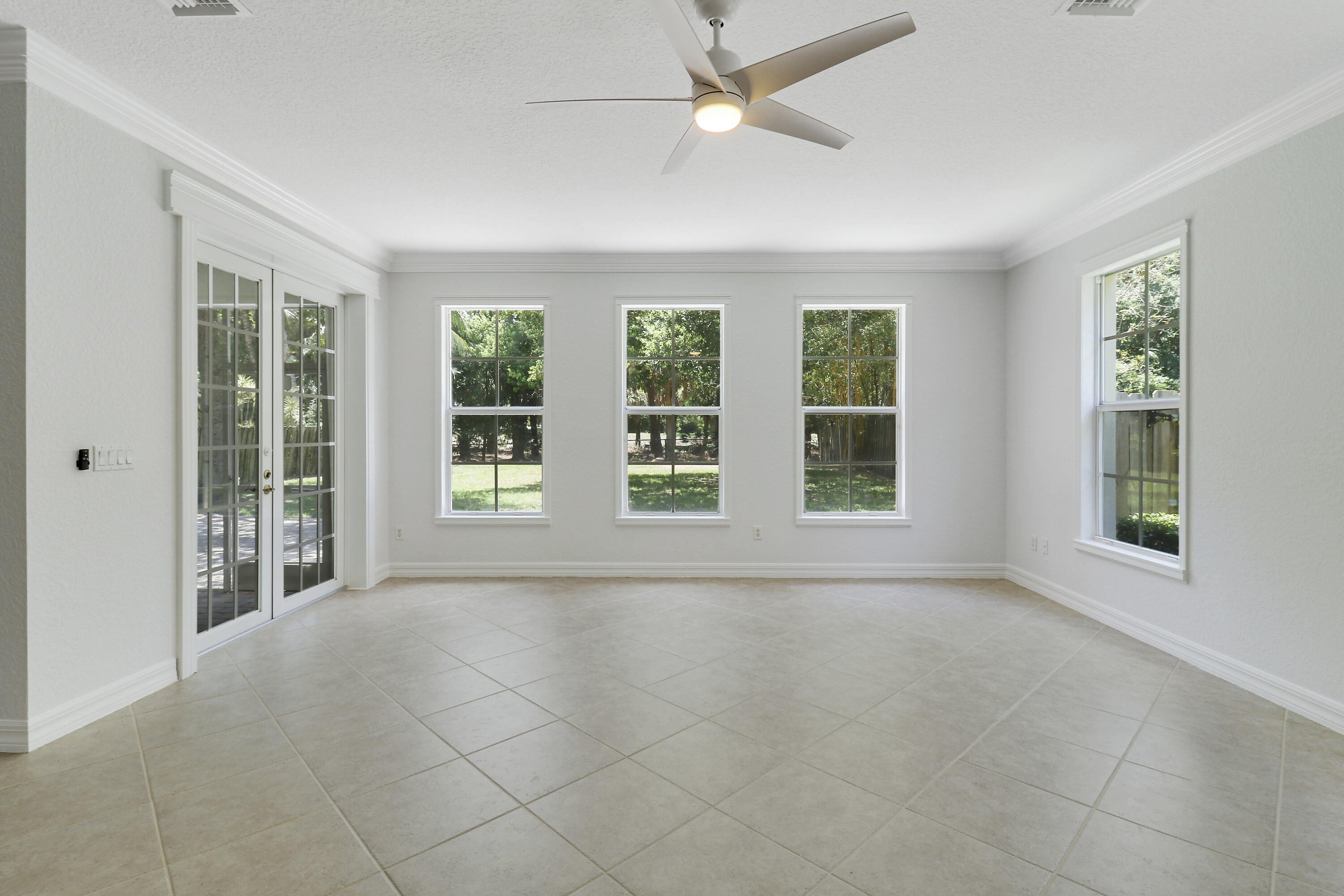 112 Dunmore Drive Jupiter, FL 33458 - Photo 16 of 43 Sunny Great Room area