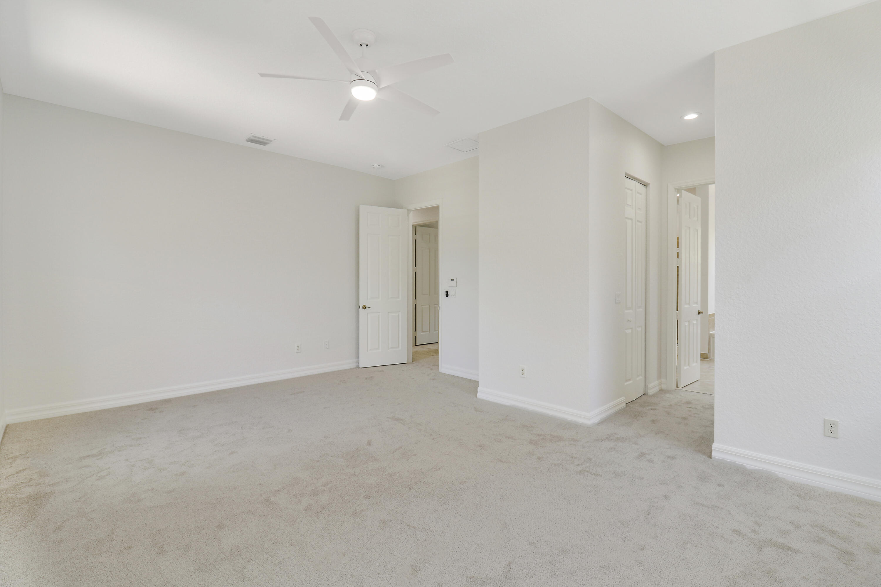 112 Dunmore Drive Jupiter, FL 33458 - Photo 25 of 43 Master Bedroom w EnSuite Bath