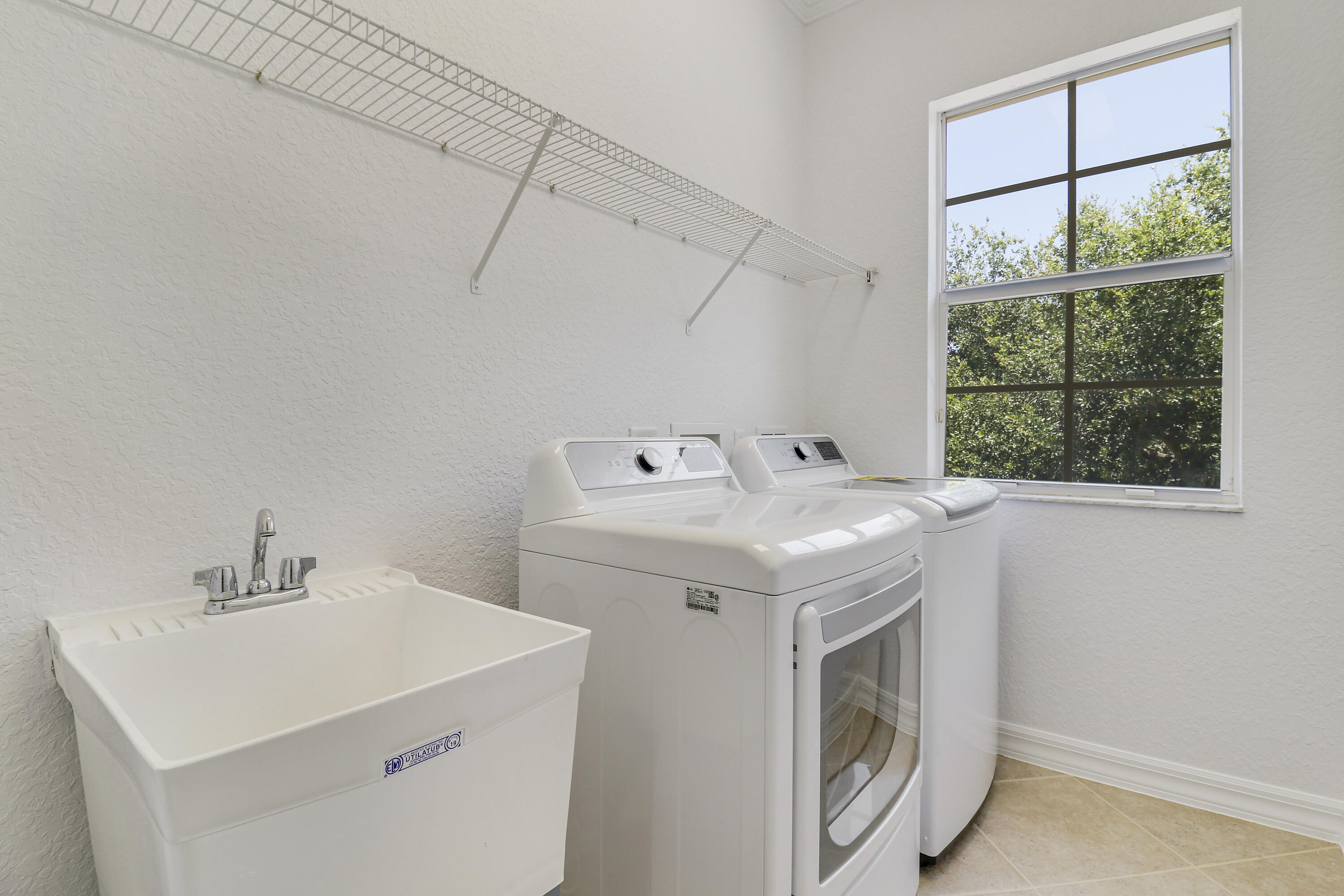 112 Dunmore Drive Jupiter, FL 33458 - Photo 32 of 43 Upstairs Laundry w Sink