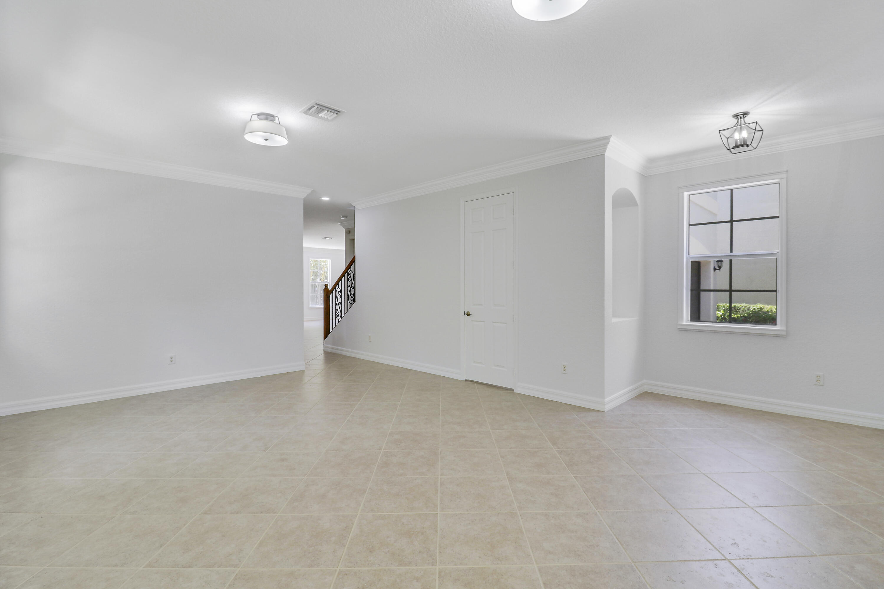112 Dunmore Drive Jupiter, FL 33458 - Photo 5 of 43 LR alternate view towards Lrg Great Room