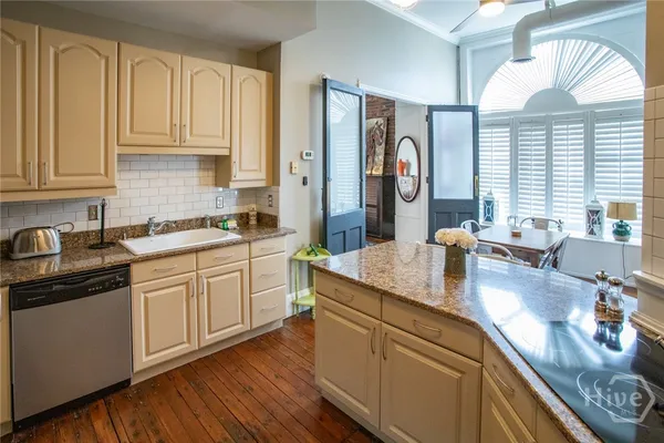 $625,000 | 110 Barnard Street, Savannah, GA 31401