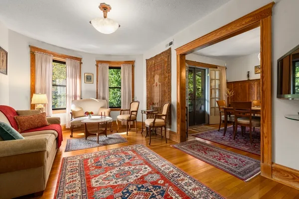 $1,250,000 | 49 Winchester Street, Unit 2, Brookline, MA 02446