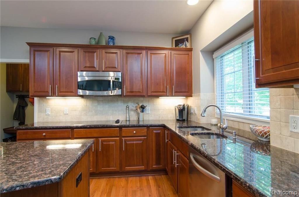 673 Enchantment Drive Rochester, MI 48307 - Photo 10 of 37