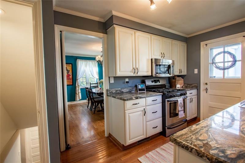 429 Old Farm Road Pittsburgh, PA 15228 - Photo 8 of 24