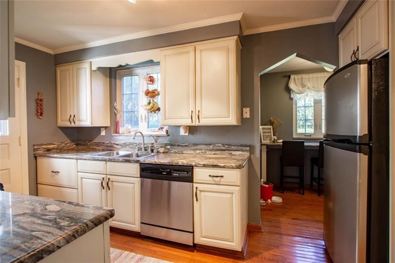 429 Old Farm Road Pittsburgh, PA 15228 - Photo 9 of 24