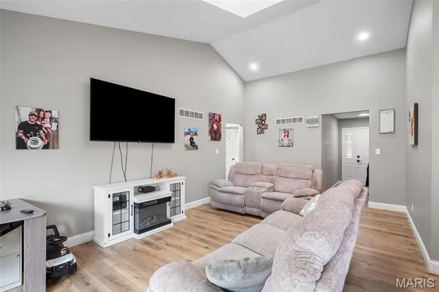 $290,000 | 549 Rancho Lane, Florissant, MO 63031