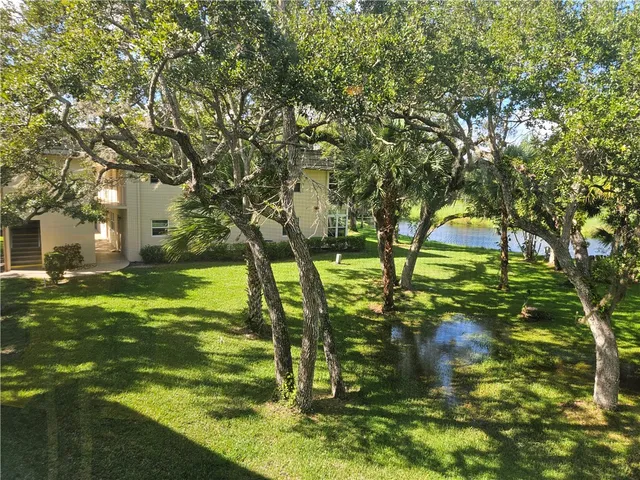 $150,000 | 15 Vista Gdns Trail, Unit 206, Vero Beach, FL 32962