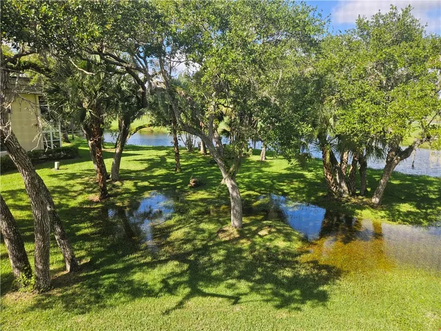 $150,000 | 15 Vista Gdns Trail, Unit 206, Vero Beach, FL 32962