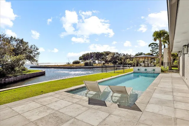 $935,000 | 1294 Soundside Landing Court, Gulf Breeze, FL 32563