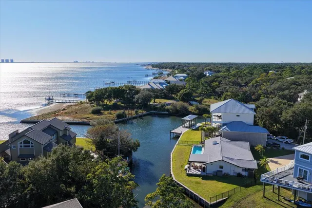 $935,000 | 1294 Soundside Landing Court, Gulf Breeze, FL 32563