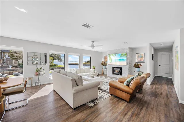 $935,000 | 1294 Soundside Landing Court, Gulf Breeze, FL 32563