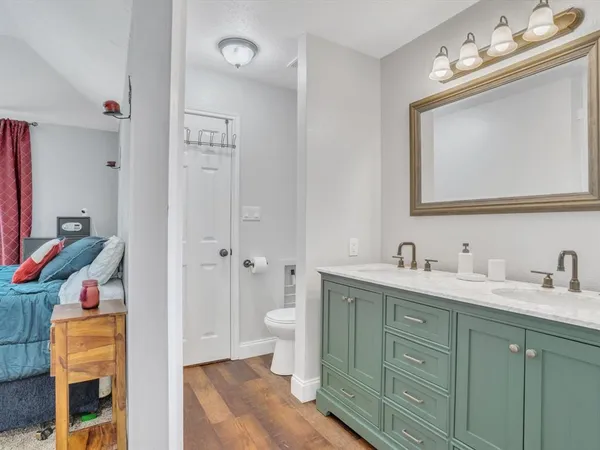a en suite bathroom with a toilet sink and mirror