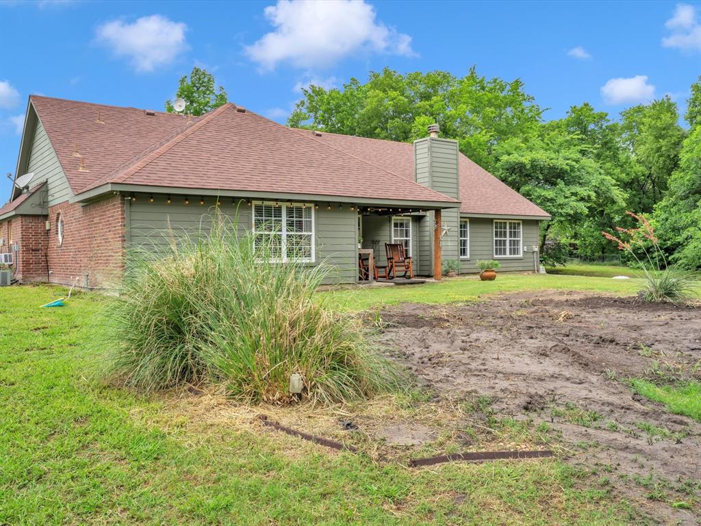 15067 Meadow Ridge Court Nevada, TX 75173 - Photo 36 of 39 a front view of a house with garden
