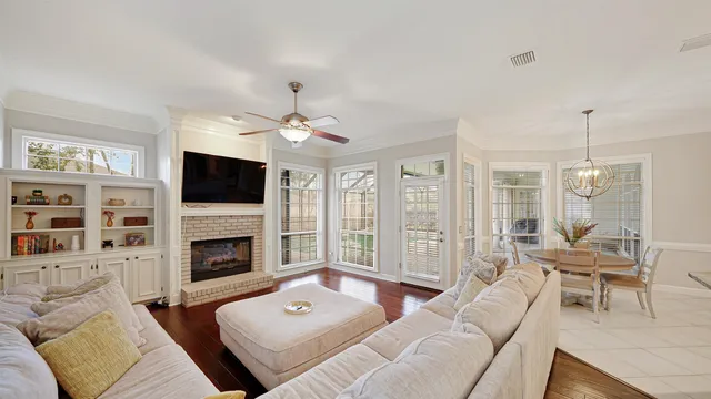 $999,999 | 3728 Mosswood Court, Jacksonville, FL 32223