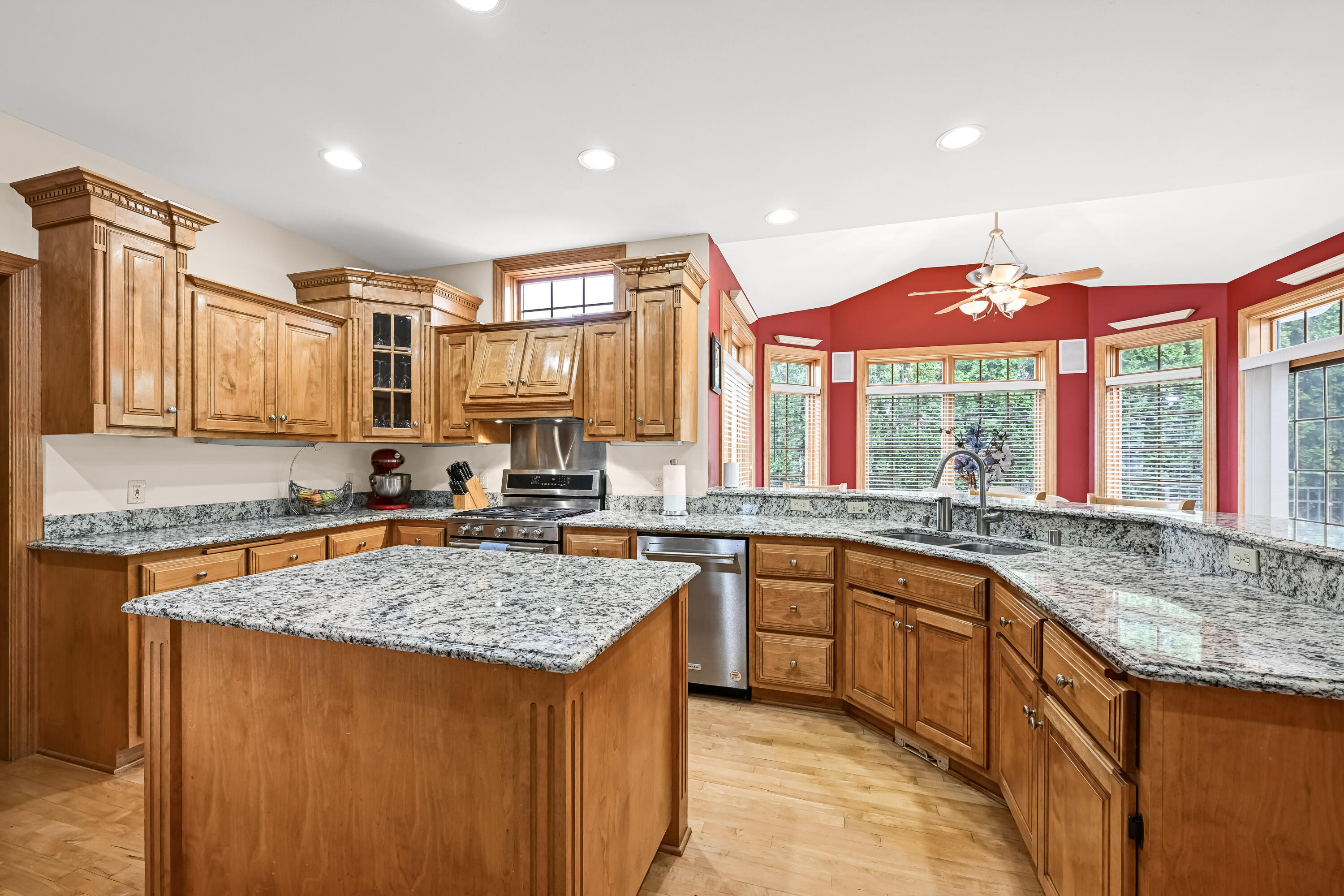 17155 Vanderbilt Street Brookfield, WI 53005 - Photo 13 of 58 Beautiful Granite Countertops