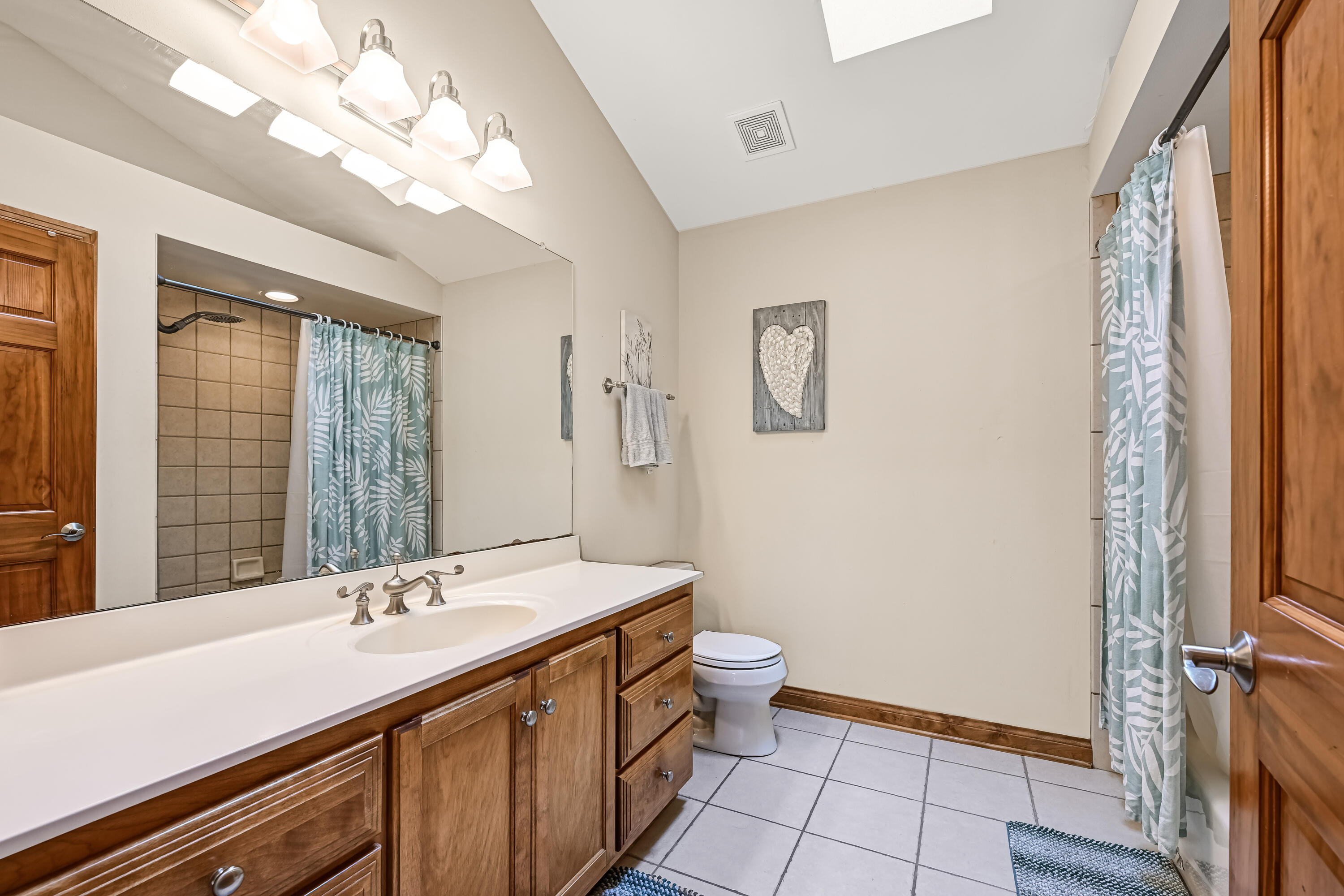 17155 Vanderbilt Street Brookfield, WI 53005 - Photo 27 of 58 Full Bathroom on 2nd Floor