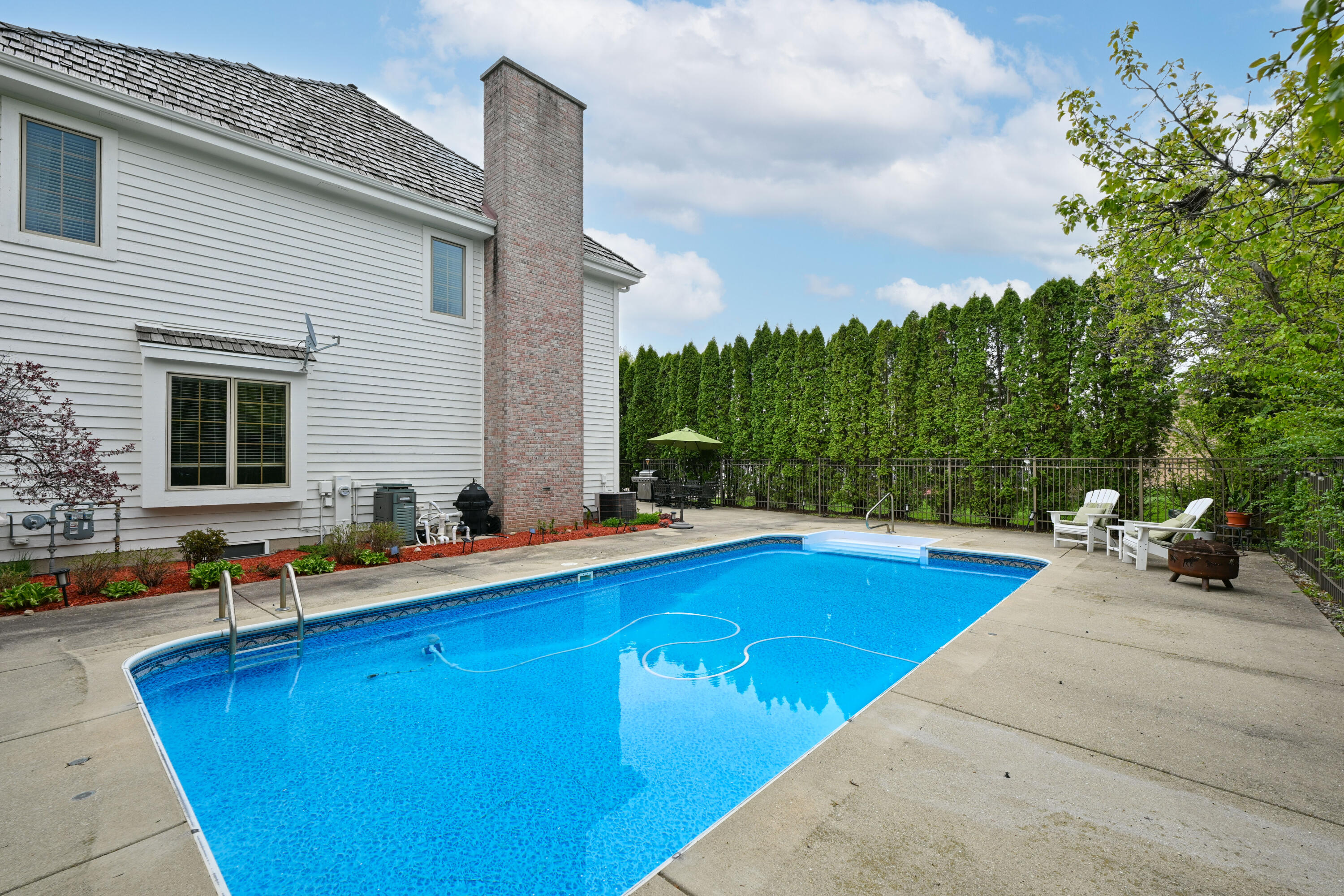 17155 Vanderbilt Street Brookfield, WI 53005 - Photo 37 of 58 Enjoy the pool all Summer