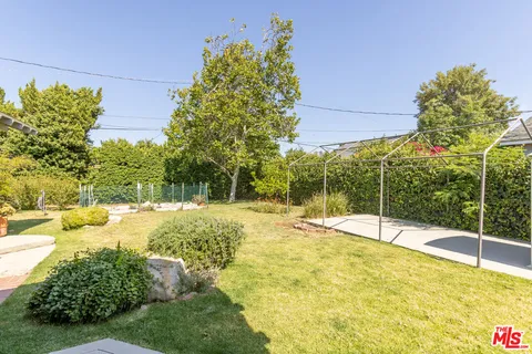 $899,000 | 8362 Shirley Avenue, Northridge, CA 91324
