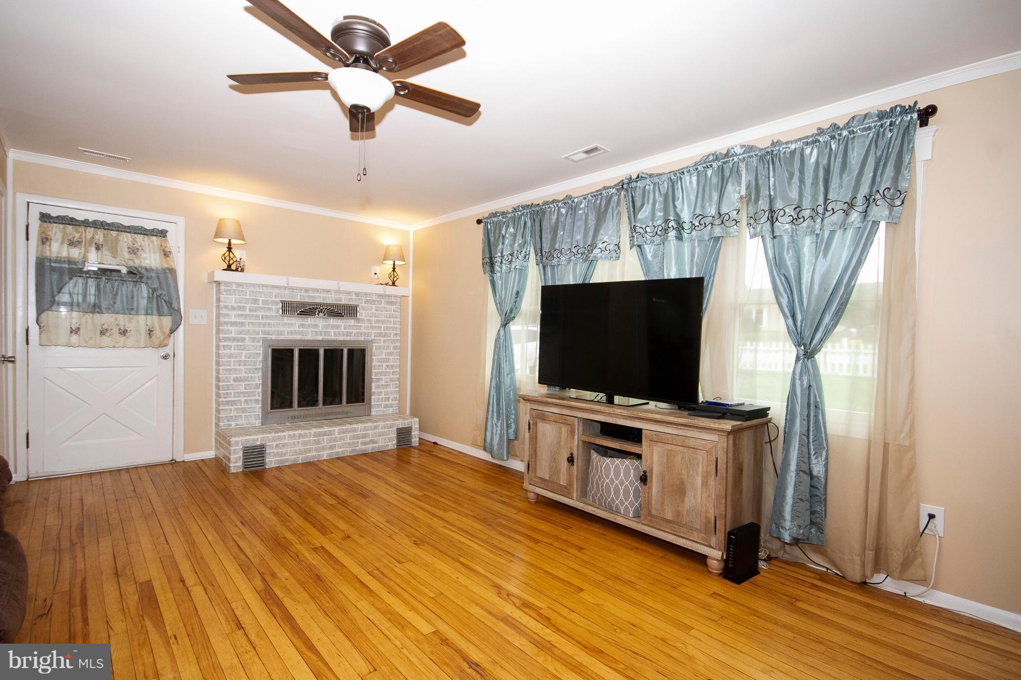 1615 Bollinger Road Westminster, MD 21157 - Photo 4 of 30 Living Room