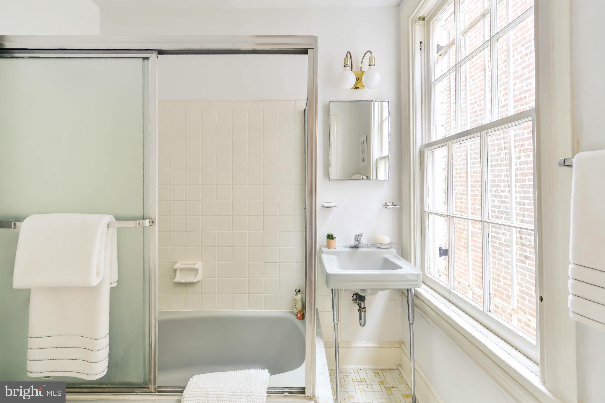 520 5th Street Southeast Washington, DC 20003 - Photo 21 of 30 2nd ensuite Bathroom