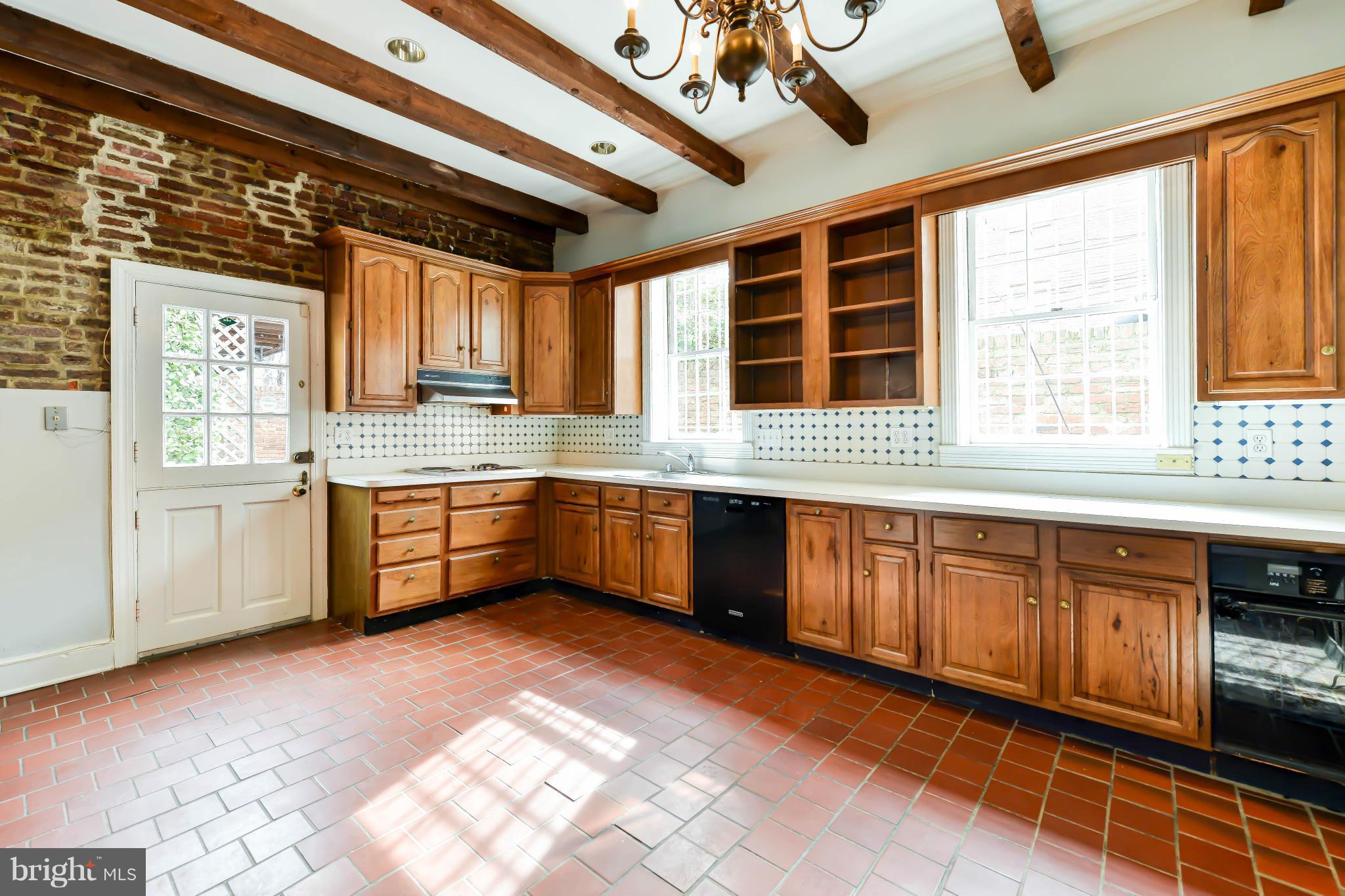 520 5th Street Southeast Washington, DC 20003 - Photo 10 of 30 Huge Bright Kitchen. Imagine the possibilities!