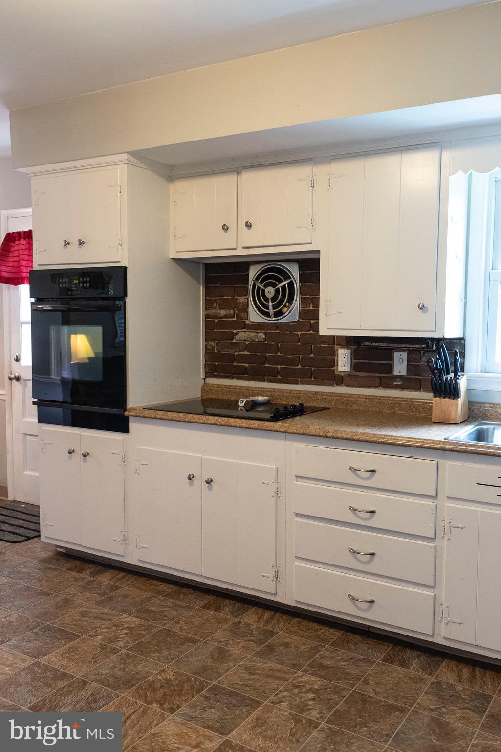 524 Lexington Road Lancaster, PA 17603 - Photo 8 of 36 Gallery Image 8