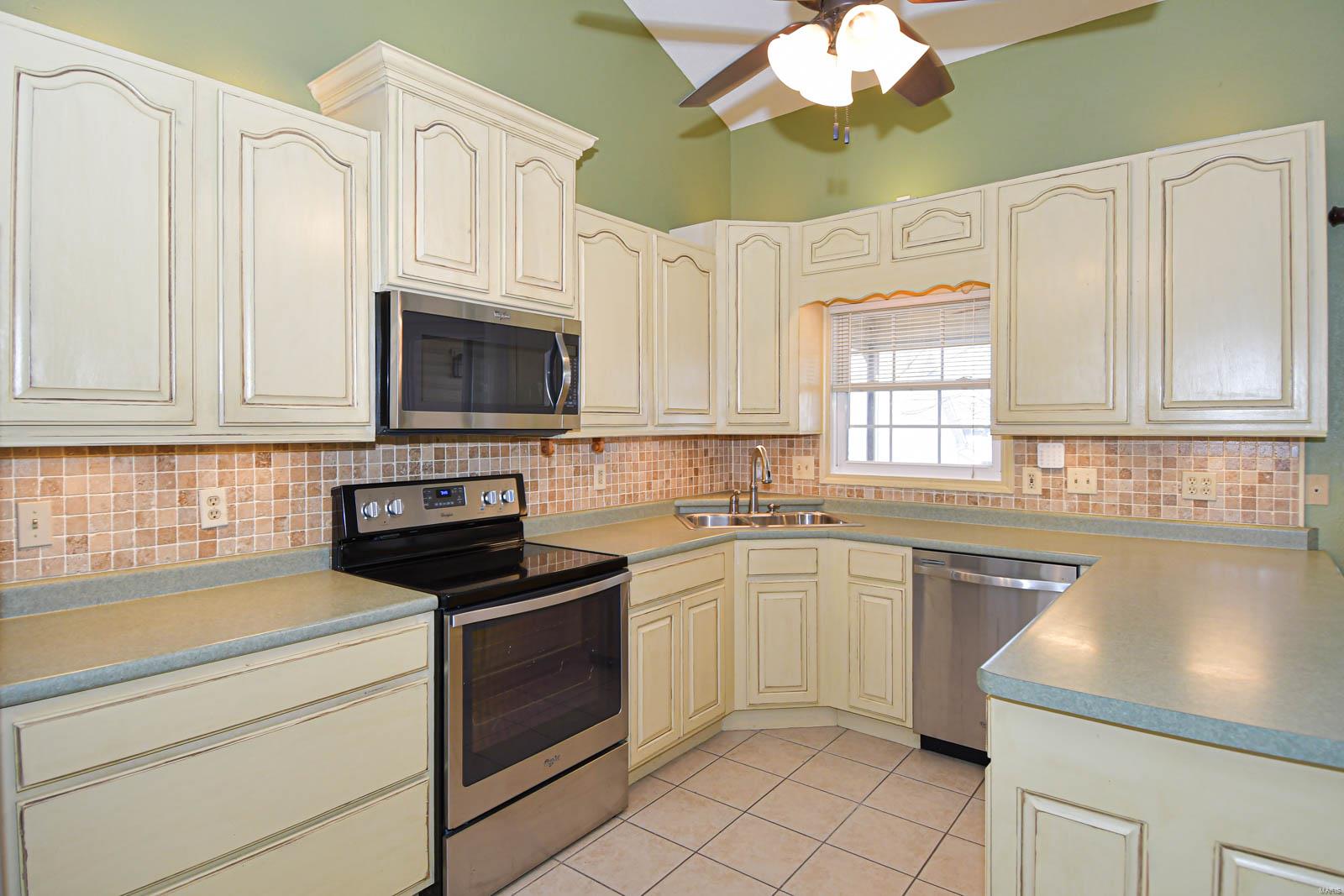 1042 Cantebury Circle Imperial, MO 63052 - Photo 11 of 45